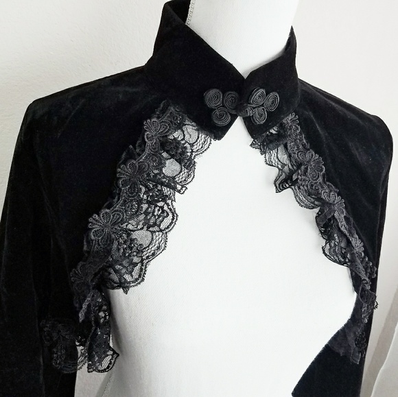 Gorgeous Black Velvet Shrug Mini Jacket Victorian - Picture 4 of 6